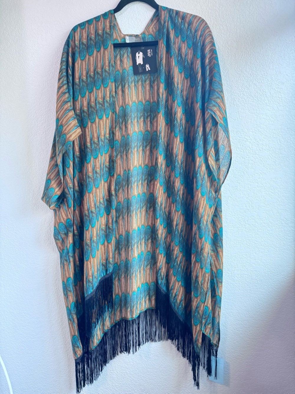 D&Y Turquoise & Tan Feather-Print Wrap. Size OS.